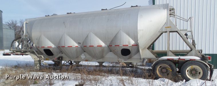 image for item DA7046 1998 Heil 9901048 pneumatic dry bulk trailer