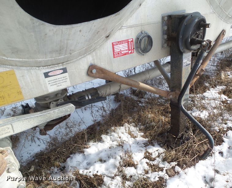 image for item DA7046 1998 Heil 9901048 pneumatic dry bulk trailer