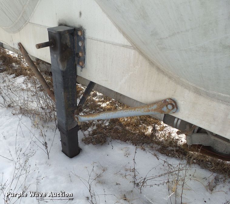 image for item DA7046 1998 Heil 9901048 pneumatic dry bulk trailer