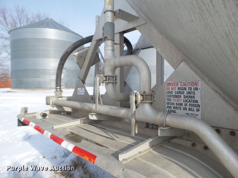 image for item DA7046 1998 Heil 9901048 pneumatic dry bulk trailer