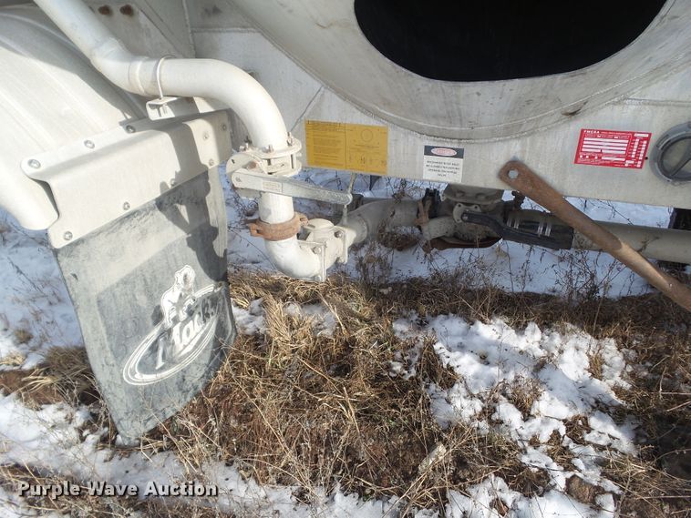 image for item DA7046 1998 Heil 9901048 pneumatic dry bulk trailer