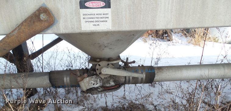 image for item DA7046 1998 Heil 9901048 pneumatic dry bulk trailer