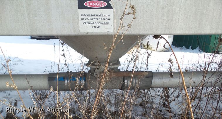 image for item DA7046 1998 Heil 9901048 pneumatic dry bulk trailer