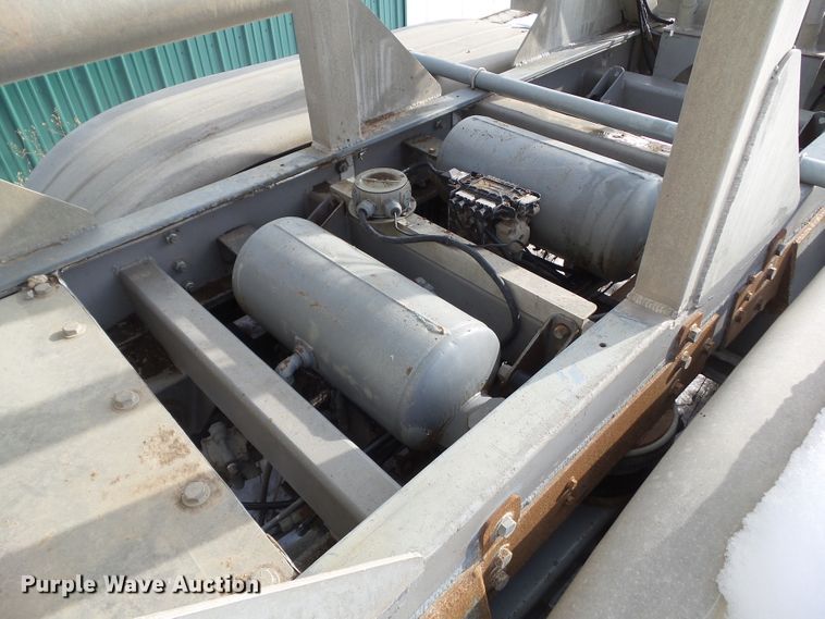 image for item DA7046 1998 Heil 9901048 pneumatic dry bulk trailer