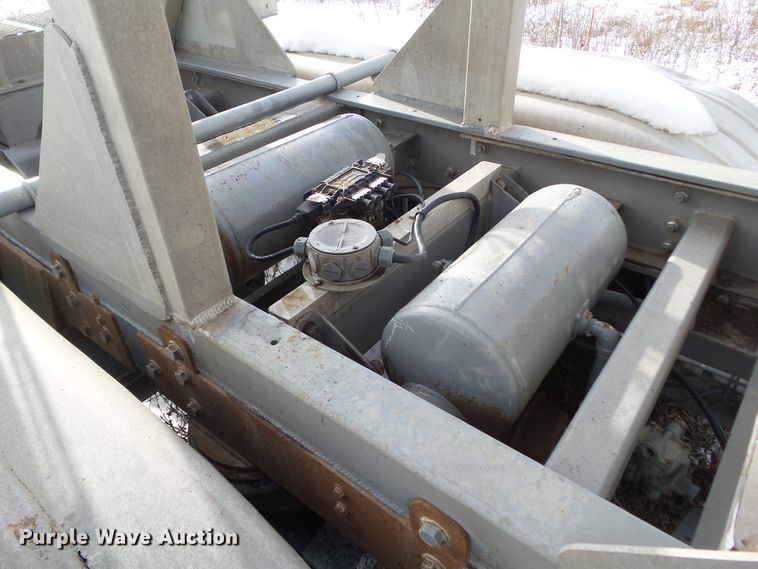 image for item DA7046 1998 Heil 9901048 pneumatic dry bulk trailer