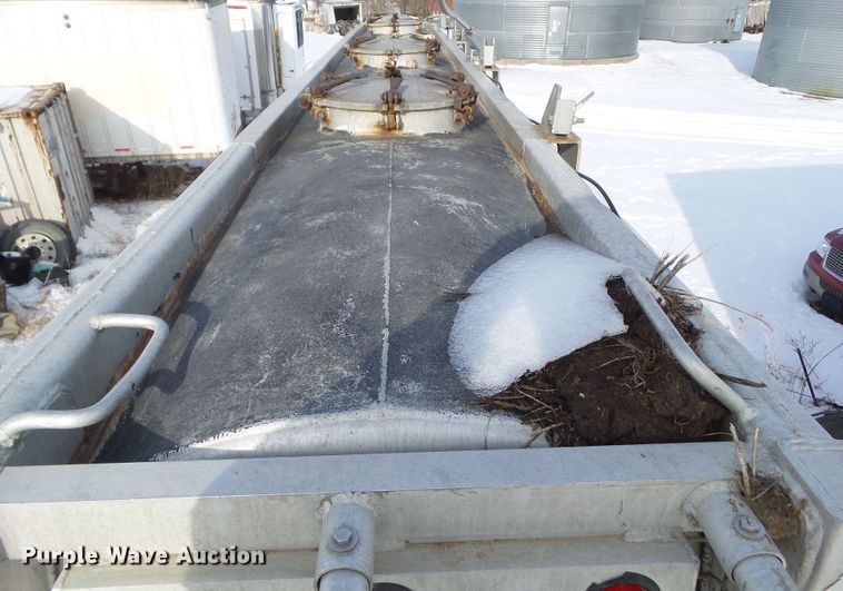 image for item DA7046 1998 Heil 9901048 pneumatic dry bulk trailer