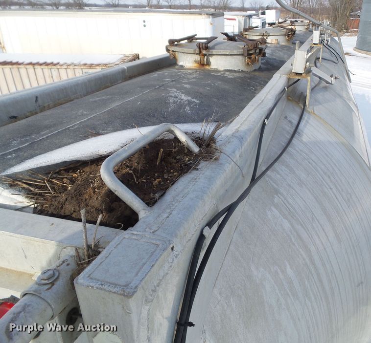 image for item DA7046 1998 Heil 9901048 pneumatic dry bulk trailer