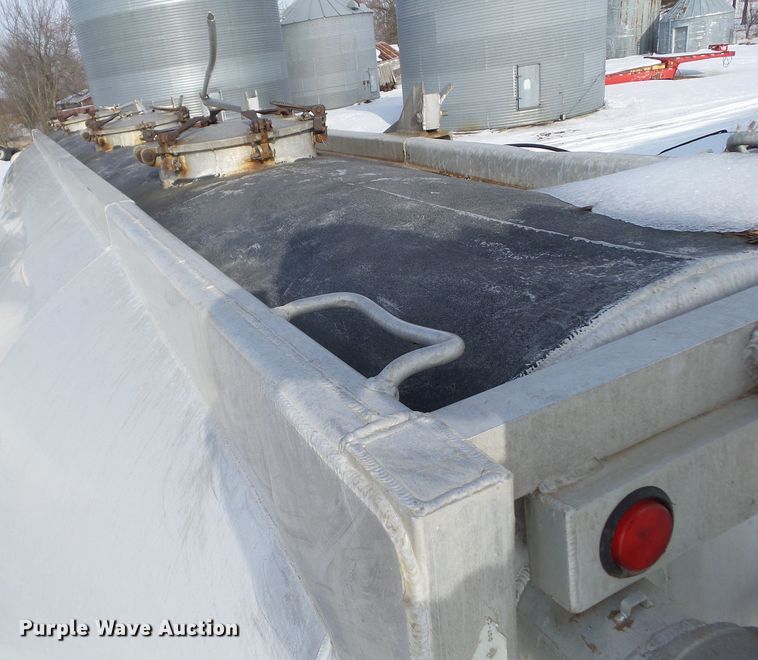 image for item DA7046 1998 Heil 9901048 pneumatic dry bulk trailer