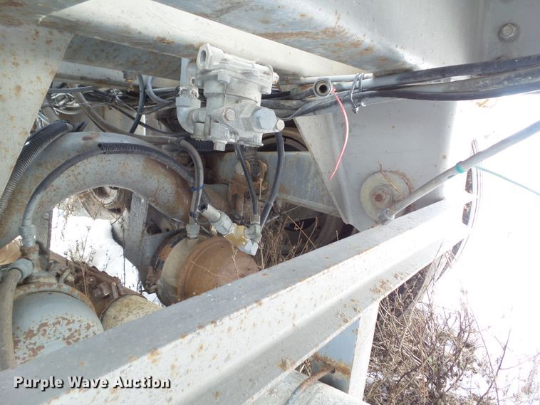 image for item DA7046 1998 Heil 9901048 pneumatic dry bulk trailer