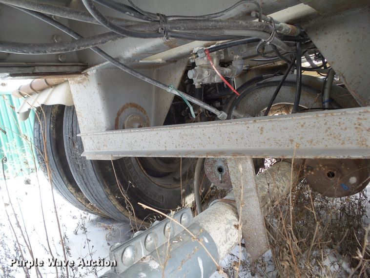 image for item DA7046 1998 Heil 9901048 pneumatic dry bulk trailer