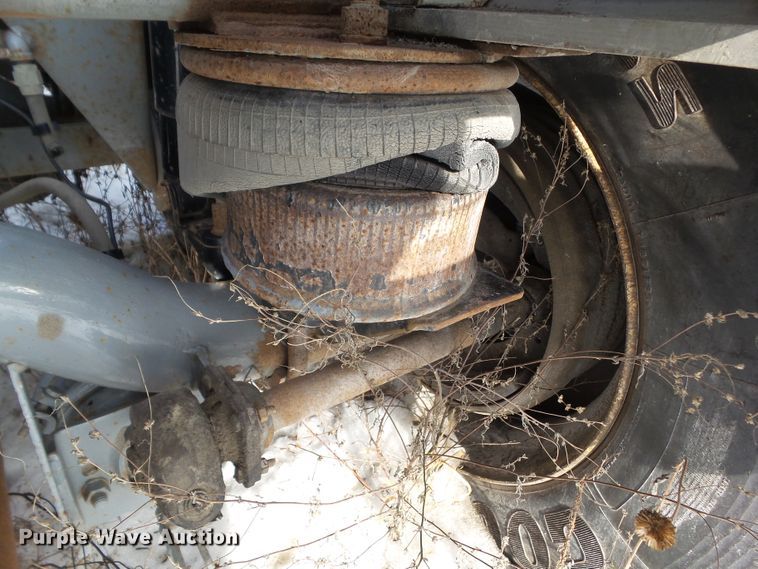 image for item DA7046 1998 Heil 9901048 pneumatic dry bulk trailer