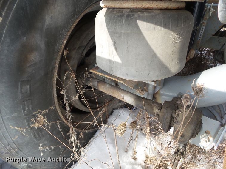 image for item DA7046 1998 Heil 9901048 pneumatic dry bulk trailer