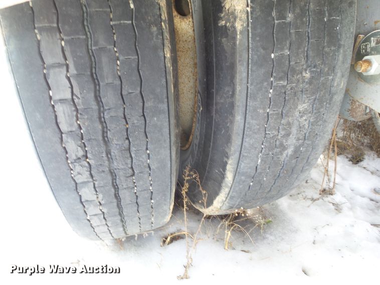 image for item DA7046 1998 Heil 9901048 pneumatic dry bulk trailer