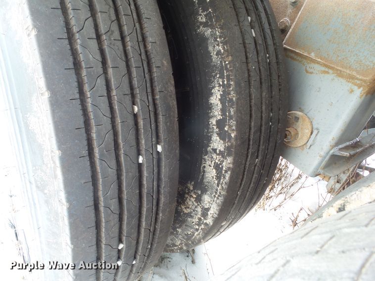 image for item DA7046 1998 Heil 9901048 pneumatic dry bulk trailer