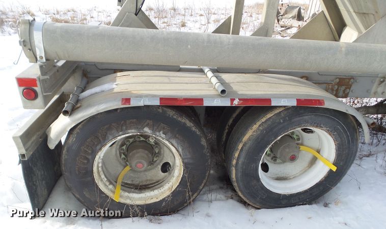 image for item DA7046 1998 Heil 9901048 pneumatic dry bulk trailer