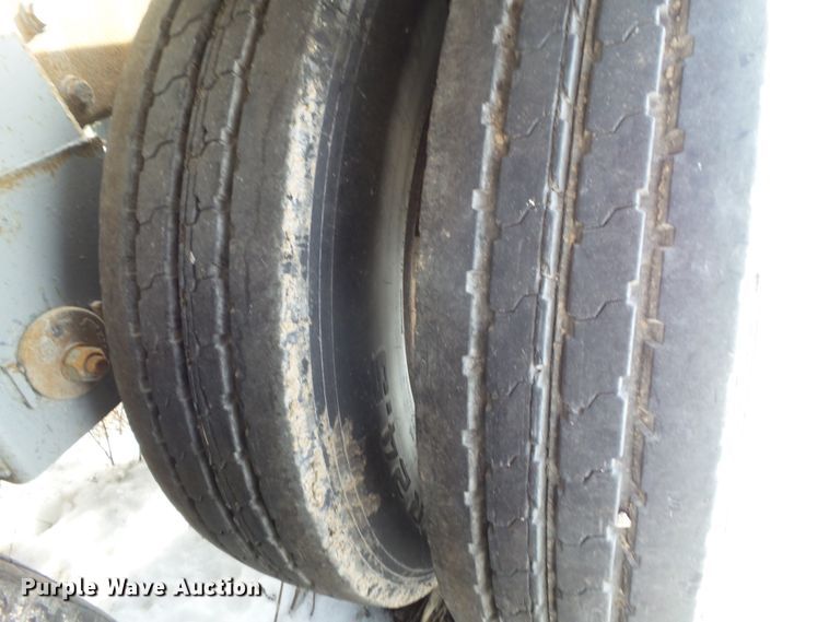 image for item DA7046 1998 Heil 9901048 pneumatic dry bulk trailer