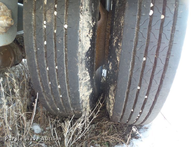 image for item DA7046 1998 Heil 9901048 pneumatic dry bulk trailer