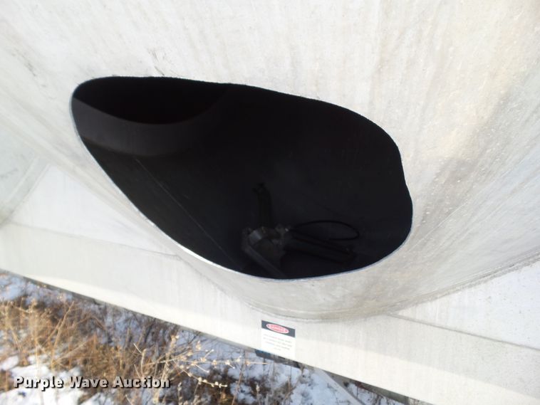 image for item DA7046 1998 Heil 9901048 pneumatic dry bulk trailer