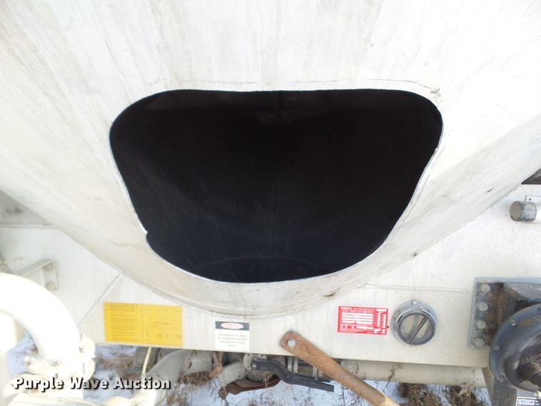 image for item DA7046 1998 Heil 9901048 pneumatic dry bulk trailer