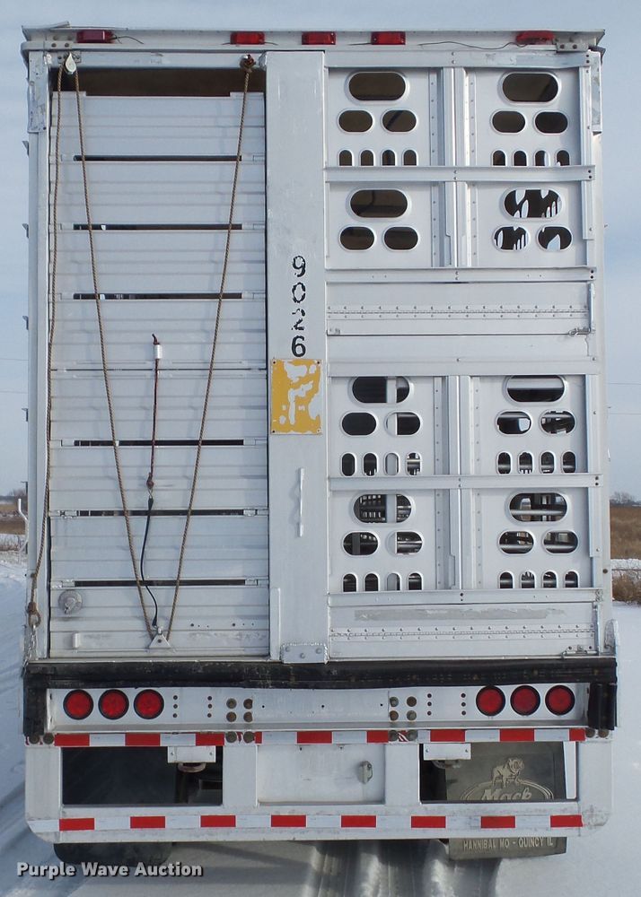 image for item DA7047 2005 Barrett livestock trailer