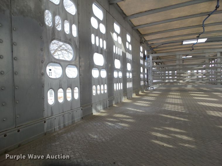 image for item DA7047 2005 Barrett livestock trailer