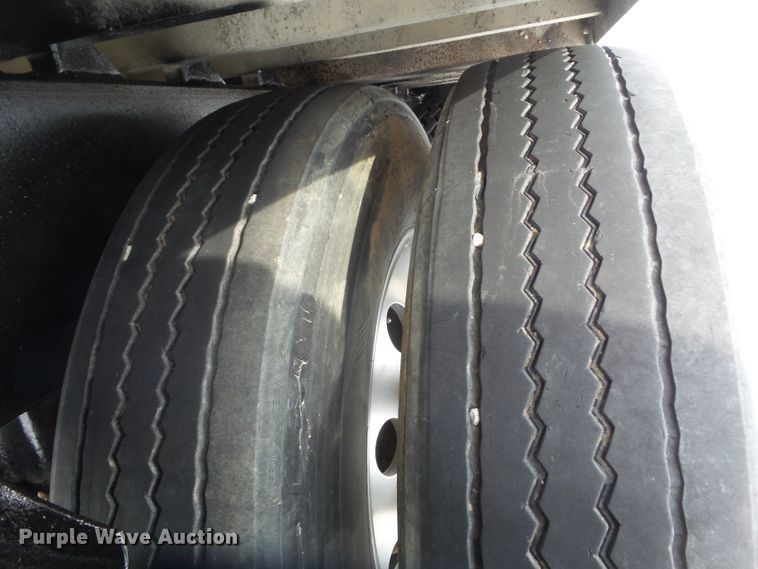 image for item DA7047 2005 Barrett livestock trailer