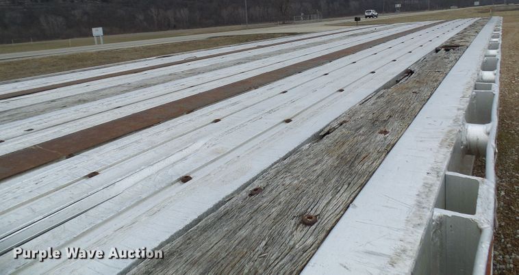 image for item DC2845 1999 Wilson CF-900  flatbed trailer