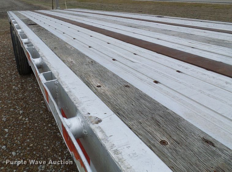 image for item DC2845 1999 Wilson CF-900  flatbed trailer