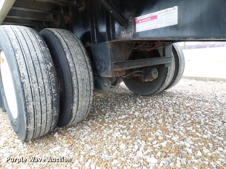 image for item DC2845 1999 Wilson CF-900  flatbed trailer