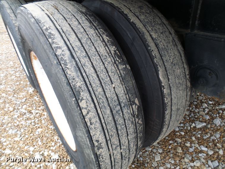 image for item DC2845 1999 Wilson CF-900  flatbed trailer