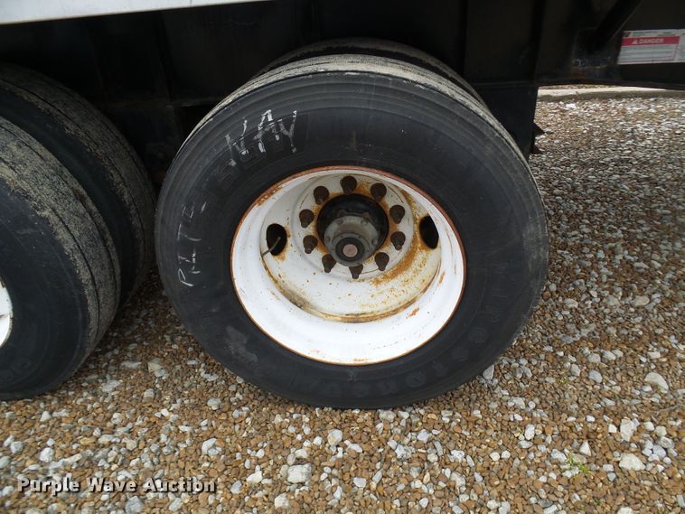 image for item DC2845 1999 Wilson CF-900  flatbed trailer