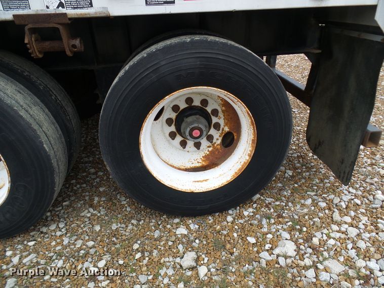 image for item DC2845 1999 Wilson CF-900  flatbed trailer