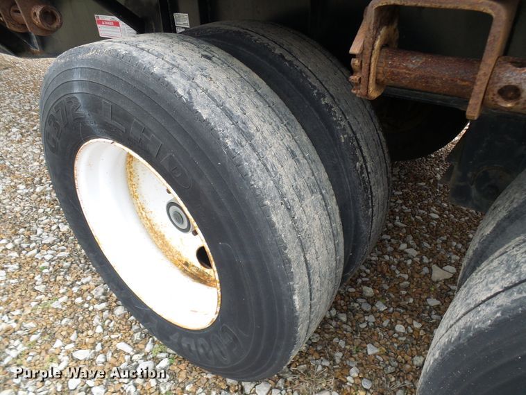 image for item DC2845 1999 Wilson CF-900  flatbed trailer