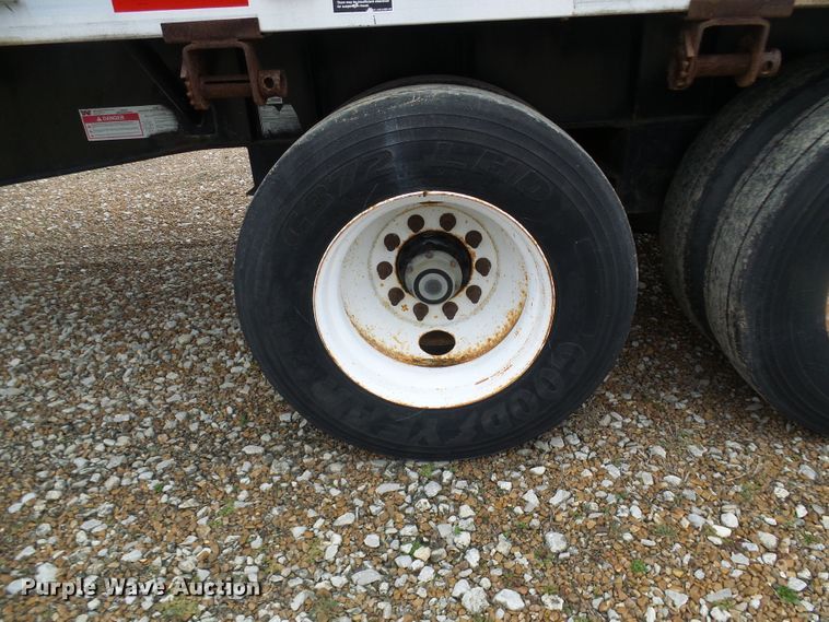 image for item DC2845 1999 Wilson CF-900  flatbed trailer