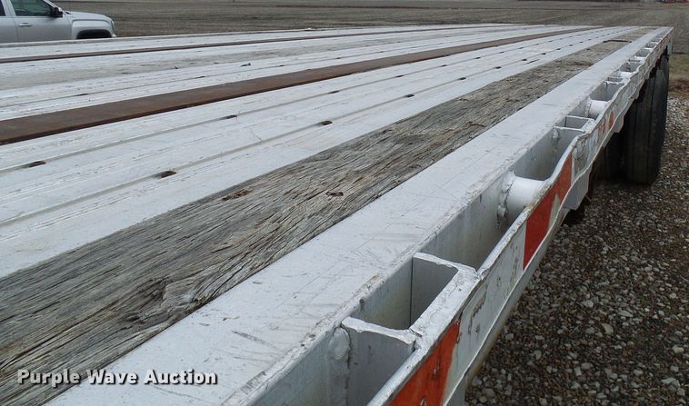 image for item DC2845 1999 Wilson CF-900  flatbed trailer