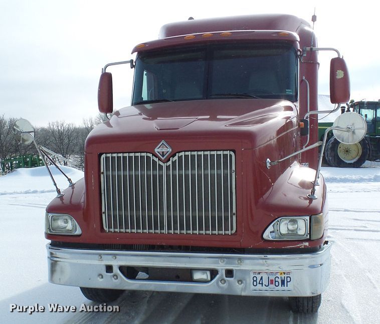 image for item DC2846 2005 International 9400i  semi truck