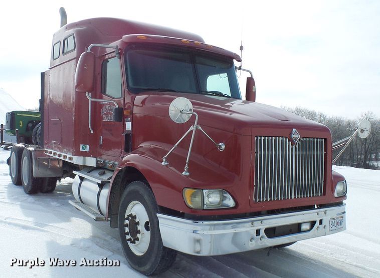 image for item DC2846 2005 International 9400i  semi truck