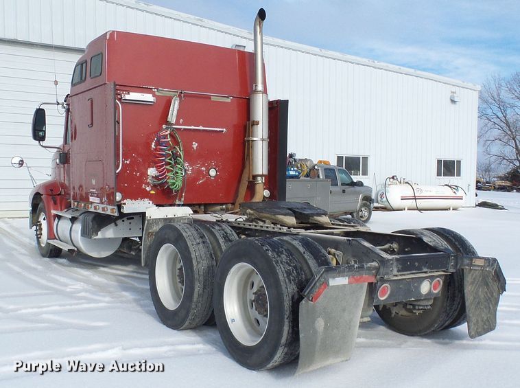 image for item DC2846 2005 International 9400i  semi truck