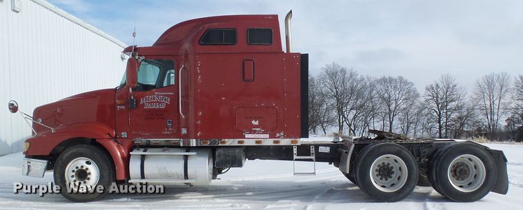 image for item DC2846 2005 International 9400i  semi truck