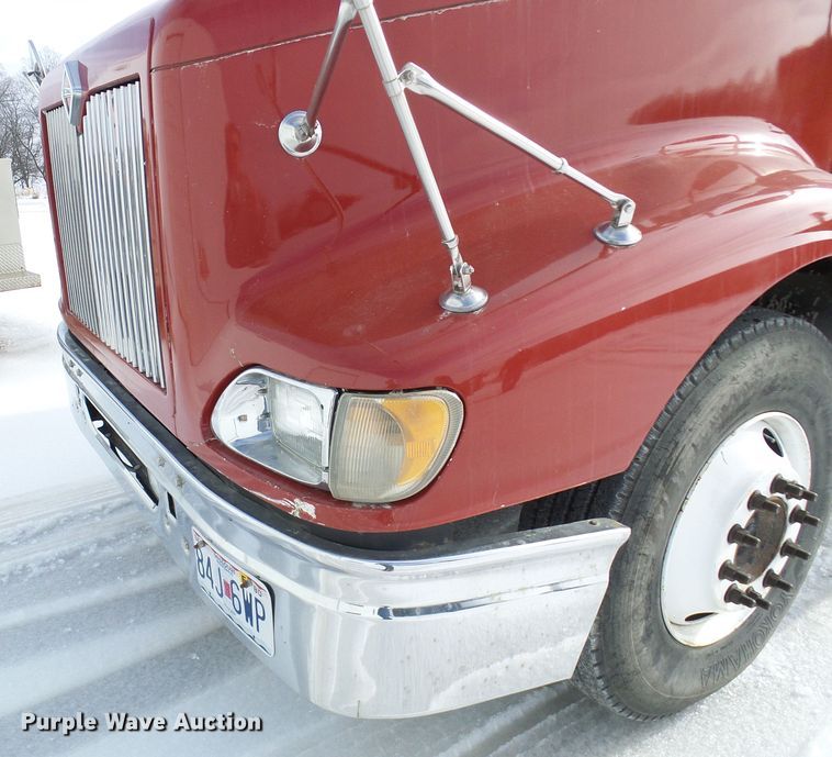 image for item DC2846 2005 International 9400i  semi truck