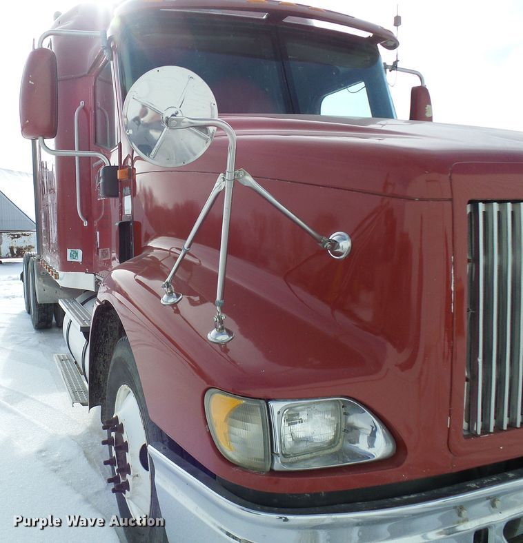 image for item DC2846 2005 International 9400i  semi truck