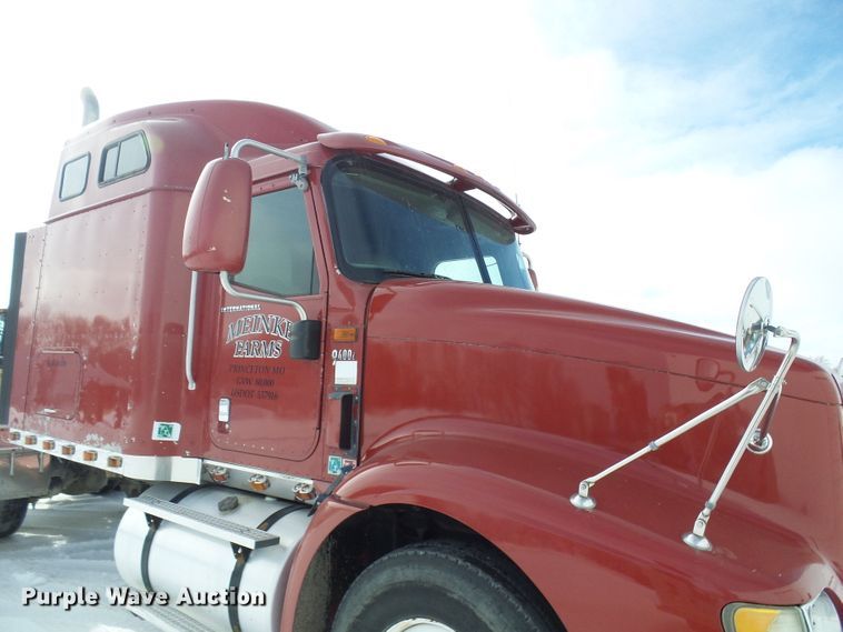 image for item DC2846 2005 International 9400i  semi truck
