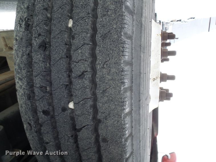 image for item DC2846 2005 International 9400i  semi truck