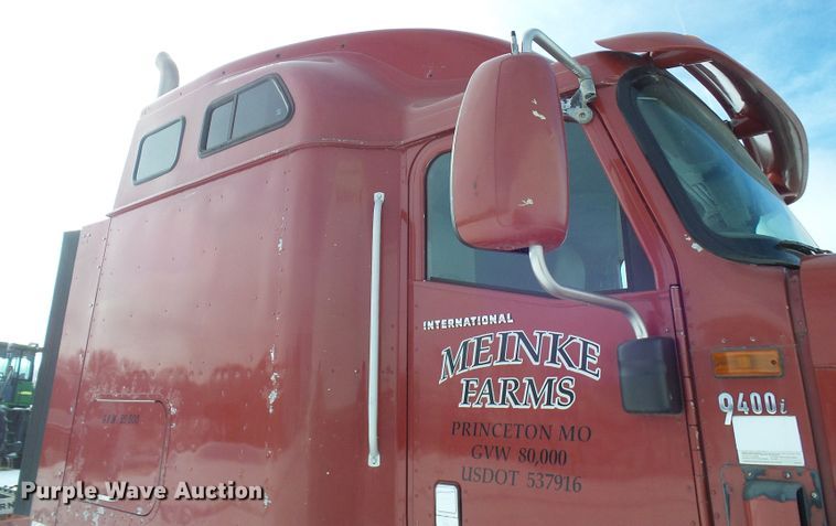 image for item DC2846 2005 International 9400i  semi truck