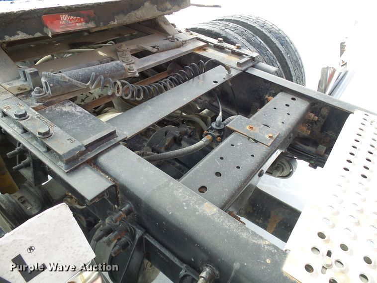 image for item DC2846 2005 International 9400i  semi truck