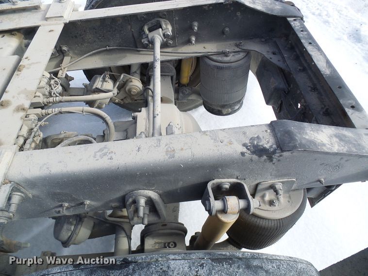 image for item DC2846 2005 International 9400i  semi truck