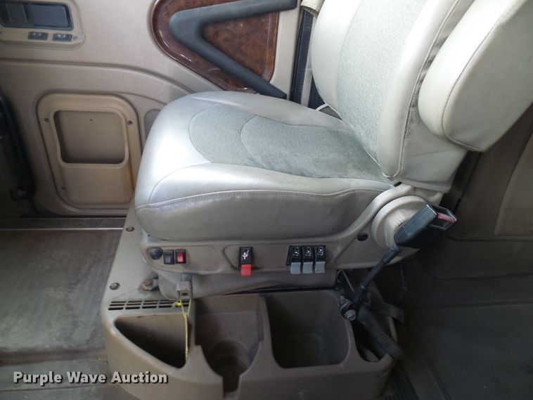 image for item DC2846 2005 International 9400i  semi truck