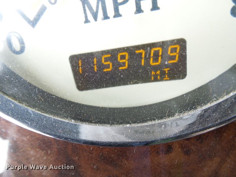 image for item DC2846 2005 International 9400i  semi truck