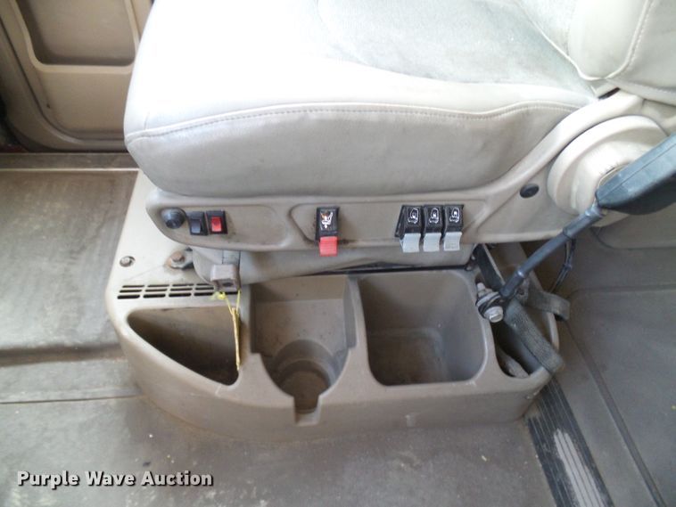 image for item DC2846 2005 International 9400i  semi truck