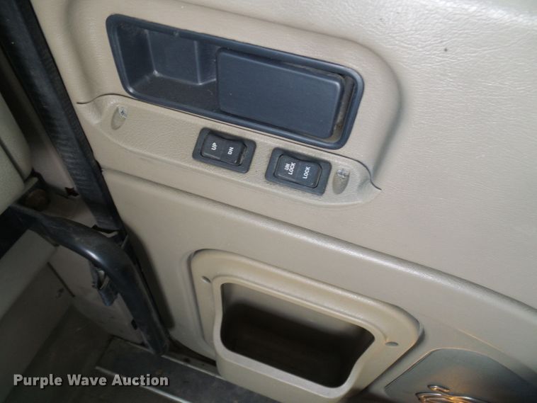 image for item DC2846 2005 International 9400i  semi truck